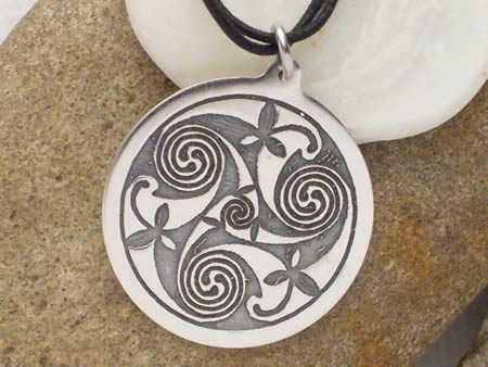 Silberamulett Triskele