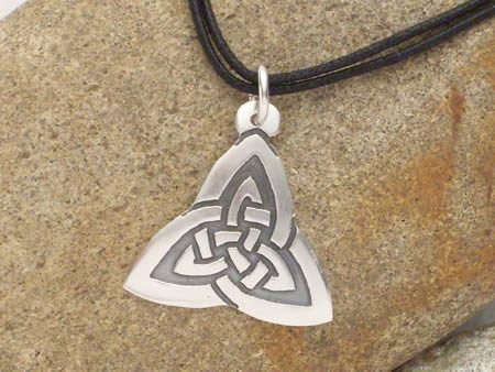 Silberamulett Keltischer Dreiecksknoten