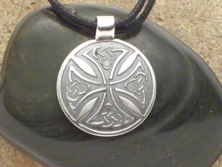 Amulett Keltisches Radkreuz in Silber